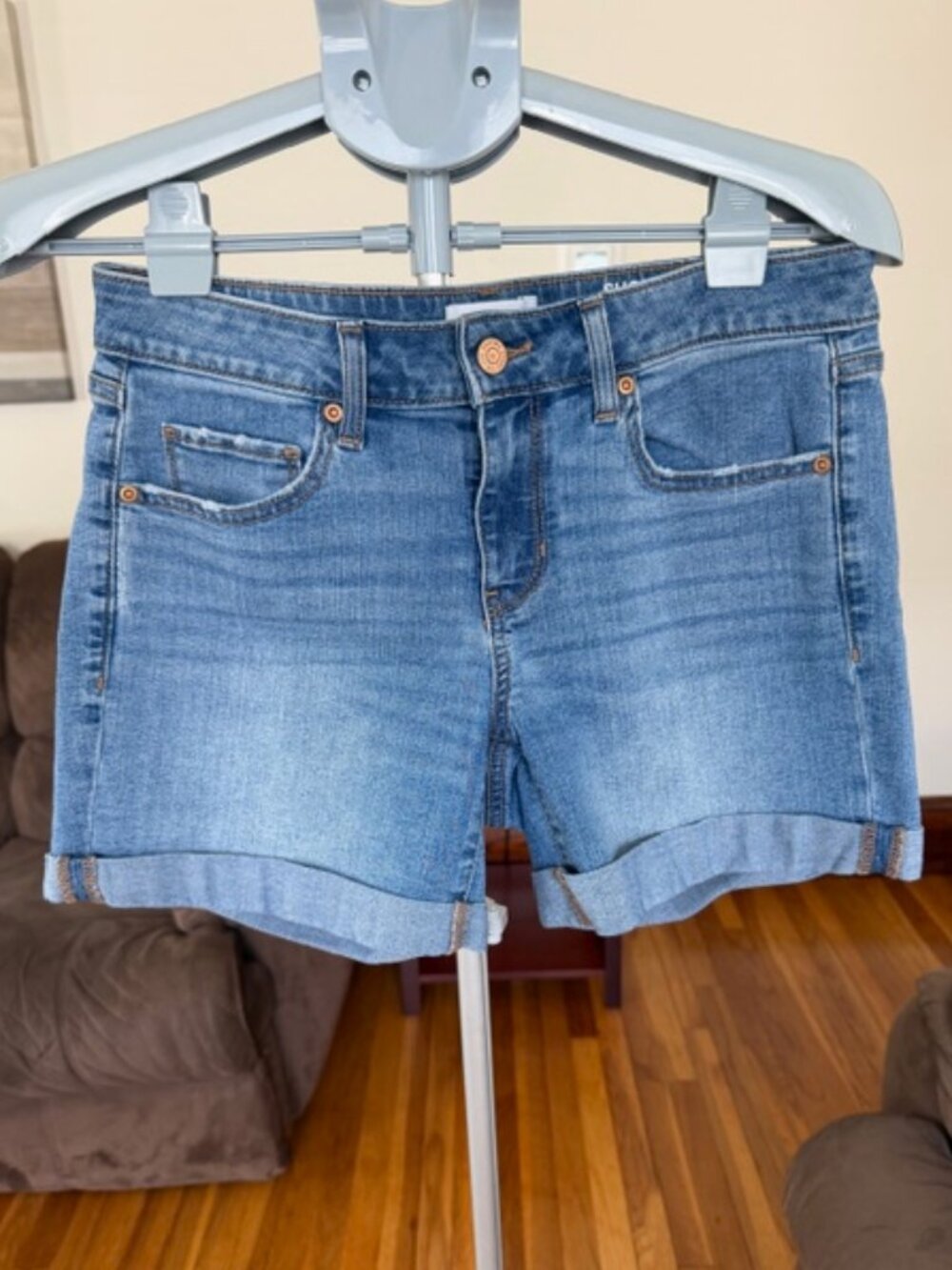 Sonoma Women's Denim Shorts Cuffed Hem Light Distress 5" Inseam Size 6